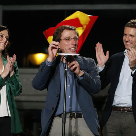 El presidente del Partido Popular, Pablo Casado, y los candidatos del PP a la Comunidad de Madrid, Isabel Díaz Ayuso, y al Ayuntamiento, José Luis Martínez-Almeida. - EFE