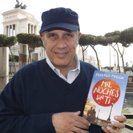 El escritor italiano Federico Moccia, conocido por sus novelas amorosas para jóvenes, durante la entrevista con Efe con motivo de la publicación de su último libro "Mil noches sin ti". /EFE