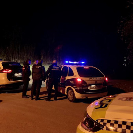 Las fuerzas y cuerpos de seguridad que buscan al presunto atacante de dos mujeres a las que hirió de gravedad al arrojarles ácido este martes en Cártama (Málaga), entre ellas su exnovia, han detectado su coche circulando por la carretera A-