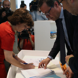 La candidata a presidir el PP y exvicepresidenta del Gobierno, Soraya Sáenz de Santamaría, durante la presentación de avales en la sede del partido en la madrileña calle de Génova. EFE/JJ Guillén