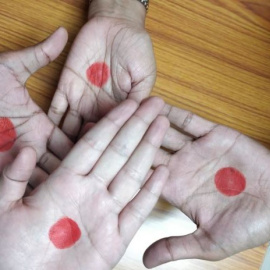 La campaña #RedDotchallenge, en español "El reto del punto rojo". UNV India