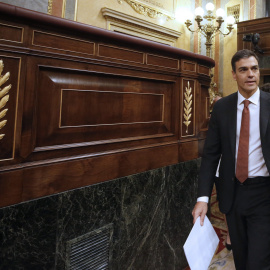 El presidente del gobierno Pedro Sánchez, a su llegada a la sesión de control en el Congreso de los Diputados.EFE/Javier Lizón