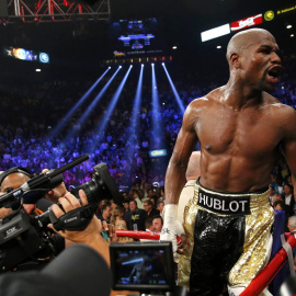 Mayweather celebra su victoria en el combate contra Pacquiao. /REUTERS