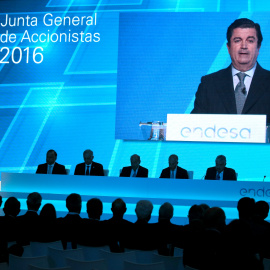 El presidente de Endesa, Borja Prado, durante su intervención en la junta de accionistas de la eléctrica. REUTERS/Andrea Comas
