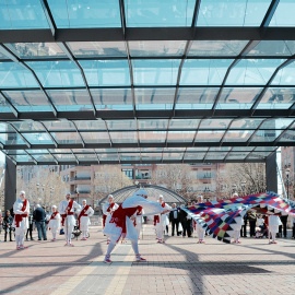 Dantzaris del grupo Eusko Lorak de Sestao. AGIRTZE GONZÁLEZ BEOBIDE
