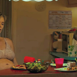 Charlize Theron en un fotograma de 'Tully'