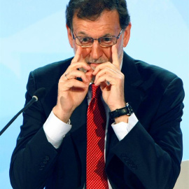 El presidente del Gobierno en funciones, Mariano Rajoy, durante la clausura de una conferencia con todos los portavoces parlamentarios de su partido en España y que ha tenido lugar en Alicante. EFE/Morell