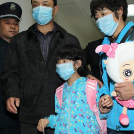 27/04/2022 - Imagen de archivo de la primera niña infectada por la cepa H7N9 de gripe aviar en 2013, Pekín (China).