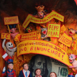 Detalle del retablo 'Ay, democracia' del artista y antropólogo peruano Edilberto Jiménez, que documenta la represión de la fuerza pública contra los manifestantes en las protestas realizadas entre diciembre y abril.