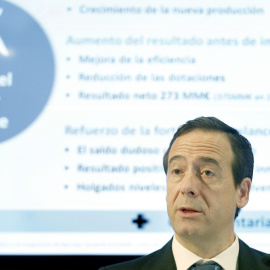 El consejero delegado de CaixaBank, Gonzalo Gortázar, durante la rueda de prensa en la que ha presentado los resultados del banco del primer trimestre de 2016. EFE/Andreu Dalmau