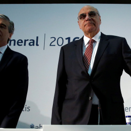 El consejero delegado de Abertis, Francisco Reynés, y el presidente del grupo, Salvador Alemany, en la junta de accionistas. REUTERS