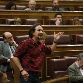 El líder de Podemos, Pablo Iglesias, durante su intervención hoy en el Congreso de los Diputados en el último pleno de la XI Legislatura. EFE/Paco Campos