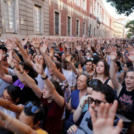 Manifestación de mujeres en Madrid, esta tarde ante el Ministerio de Justicia, en protesta por la puesta en libertad de 'La Manada'. (JUAN CARLOS HIDALGO | EFE)