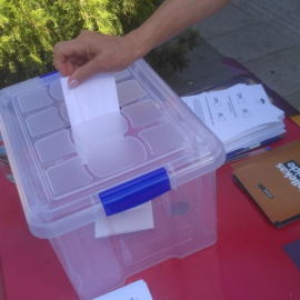 vallekas-decide-monarquia-republica