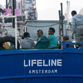 Migrantes en el barco de la ONG alemana Mission Lifeline. FACEBOOK/Mission Lifeline