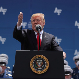 30/05/2019 - Trump pronuncia el discurso de graduación en la ceremonia de graduación de la Academia de la Fuerza Aérea de EEUU el 30 de mayo de 2019 | REUTERS/ Jonathan Ernst