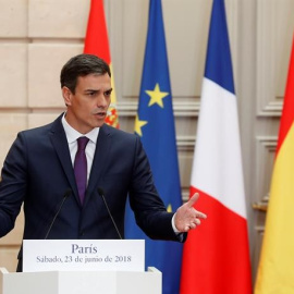Pedro Sánchez en roda de premsa a París després de la reunió amb Emmanuel Macron / EFE