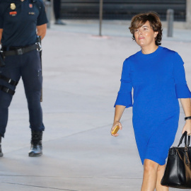 La vicepresidenta del Gobierno, Soraya Sáenz de Santamaría, a su llegada a la inauguración de un evento sobre turismo y empresas, la semana pasada, en Madrid. EFE/Mariscal