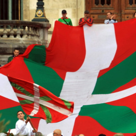 Manifestación a favor de la Ikurriña en Bilbao. EFE