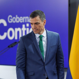 El presidente del Gobierno, Pedro Sánchez, a su llegada a una rueda de prensa en el Palacio de la Moncloa, a 4 de mayo de 2023.