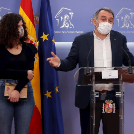 20/01/2021.- Los diputados de Unidas Podemos Sofía Castañón y Enrique Santiago dan una rueda de prensa este miércoles en el Congreso de los Diputados para explicar el plan de trabajo que registra Unidas Podemos para la Comisión de investiga