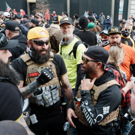 4/05/23 Enrique Tarrio , líder del grupo ultraderechista Proud Boys, y Jeremy Bertino en Washington