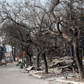 Un vecindario afectado por el incendio en Santa Rosa, California. EFE