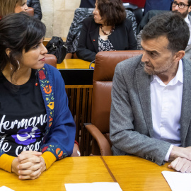 Los líderes de Adelante Andalucía, Teresa Rodríguez, y Antonio Maíllo, en el Parlamento de Andalucía durante la sesión constitutiva de la XI legislatura. EFE/Raúl Caro