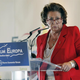 La alcaldesa de Valencia y candidata a la reelección, Rita Barberá, durante su intervención este miércoles en el Fórum Europa Tribuna Mediterránea. EFE/Juan Carlos Cárdenas