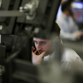 Un operador del mercado de Londres. REUTERS