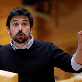 El portavoz de Podemos en el Senado, Ramón Espinar, durante su intervención en el debate de los vetos presentados al proyecto de Ley de Presupuestos Generales del Estado de 2018. EFE/Juan Carlos Hidalgo