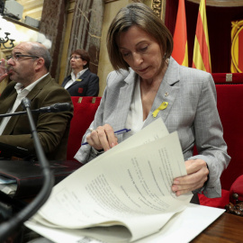 La presidenta del Parlament, Carmen Forcadell, antes del comienzo del pleno de la cámara autonómica del pasado 27 de octubre en la que se aprobó la declaración unilateral de independencia. REUTERS/Albert Gea