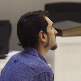 La Audiencia Nacional ha juzgado a Mario López del Monte por publicar en su cuenta de Facebook mensajes a favor de ETA y los GRAPO y contra la Policía, así como imágenes de etarras e incluso una suya en la que se le ve tatuado en la cabeza 