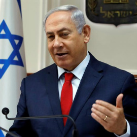 El primer ministro israelí, Benjamin Netanyahu, preside la reunión semanal del gabinete en su oficina en Jerusalén. /EFE
