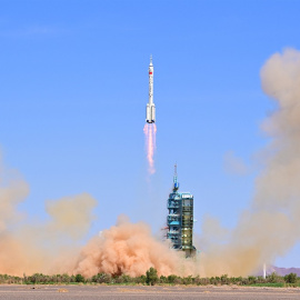 Imagen del despegue de Shenzhou-14.