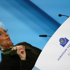 La presidenta del BCE, Christine Lagarde, en la rueda de prensa posterior a la reunión mensual del Consejo de Gobierno de la entidad, en Fráncfort. REUTERS/Kai Pfaffenbach