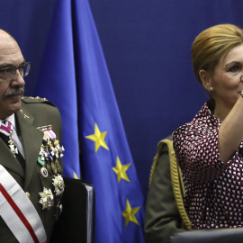 La ministra de Defensa, María Dolores de Cospedal, junto al Jefe del Estado Mayor de la Defensa (Jemad), el general Fernando Alejandre Martínez. EFE