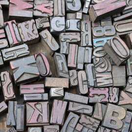 Imagen de letras de molde en un mercadillo. Français | PIXABAY (C00)