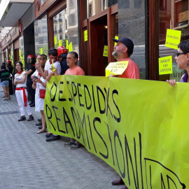 Protesta convocada por el sindicato LAB frente al restaurante La Sangiovesa de Pamplona. LAB