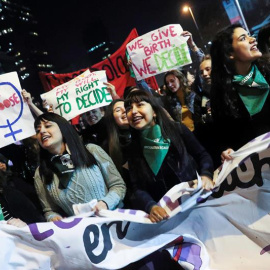 Miles chilenos marchan en Santiago a favor de aborto libre, seguro y gratuito/EFE