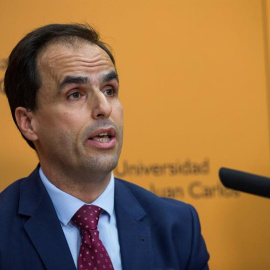 El rector del Universidad Rey Juan Carlos (URJC), Javier Ramos, durante la rueda de prensa ofrecida en la universidad Rey Juan Carlos de Móstoles, para explicar las informaciones sobre el expediente de Cristina Cifuentes. Rodrigo Jiménez (E