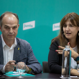 7/06/2022-La líder de Junts y presidenta del Parlament, Laura Borràs, y el nuevo secretario general de Junts, Jordi Turull, en una rueda de prensa tras la primera reunión de la nueva ejecutiva de Junts, a 7 de junio de 2022, en Barcelona, C