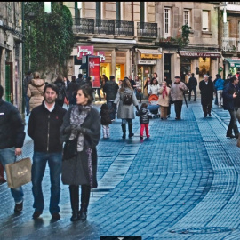 12/5/23 Peatones por el centro de Pontevedra.