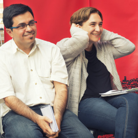 Gerardo Pisarello junto a Ada Colau.