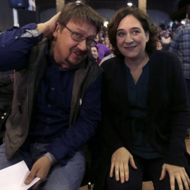 El líder de Catalunya en Comú, Xavier Domènech, y la alcaldesa de Barcelona, Ada Colau, en una imagen de archivo. EFE