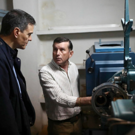 El presidente del Gobierno, Pedro Sánchez, visita los Multicines Ortega, en Puertollano.