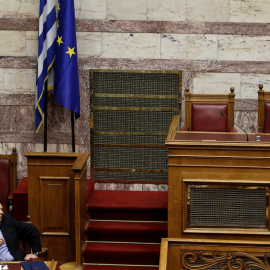 El primer ministro griego, Alexis Tsipras, durante el debate en el Parlamento heleno de su proyecto de reforma fiscal y de las pensiones. REUTERS/Alkis Konstantinidis