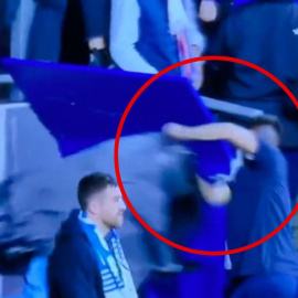 Momento en que tira la cámara.