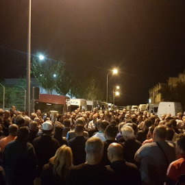 Repartidores organizándose en una asamblea para informarse del proceso de negociación y decidir las próximas acciones. | Foto: TENO