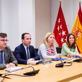07/06/2019.- La número dos del Partido Popular Andrea Levy (d), junto al resto del equipo negociador del PP con Ciudadanos, arrancan formalmente este viernes las negociaciones para el Ayuntamiento de Madrid. / EFE - Luca Piergiovanni